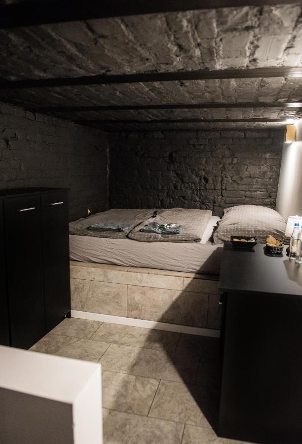 Darkhouse Apartment Лодз Екстериор снимка